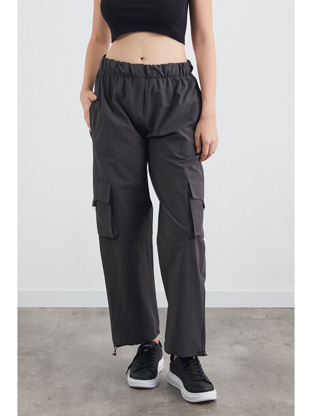 Antrasit Paçası Stoperli Kargo Cepli Paraşüt Pantolon-1