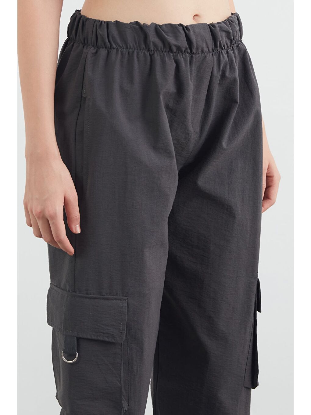 Antrasit Paçası Stoperli Kargo Cepli Paraşüt Pantolon-4