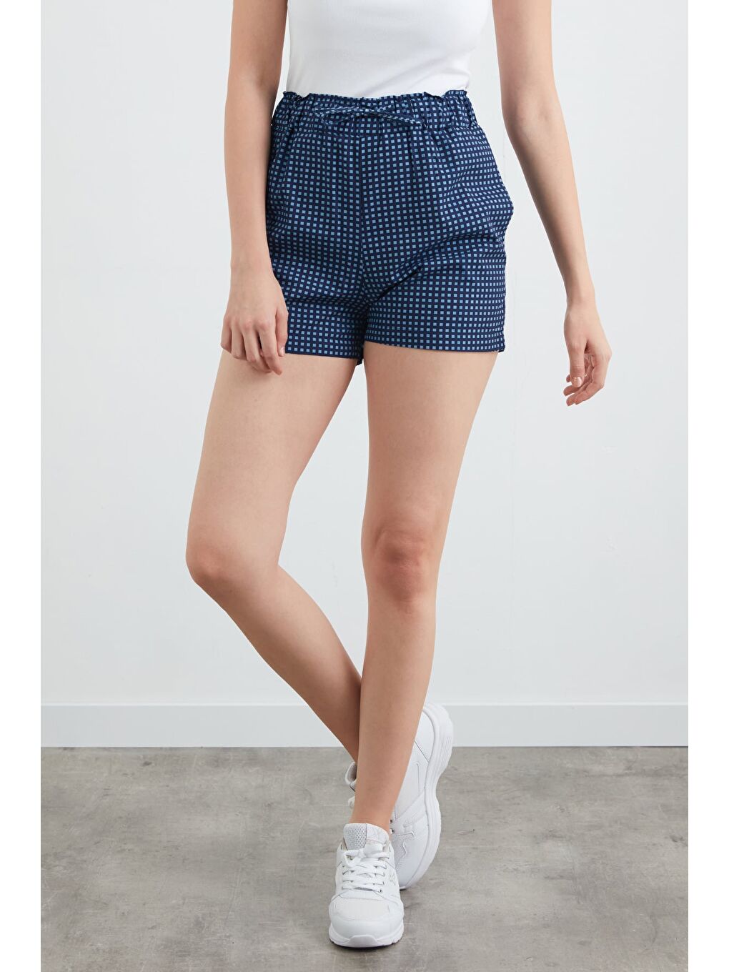 Lacivert Basic Pötikare Desenli Beli Lastikli Şort-1