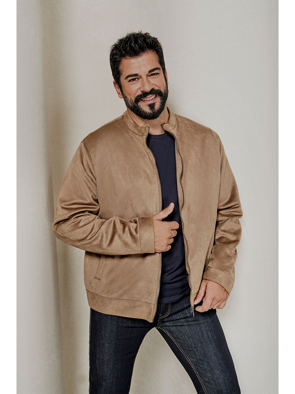 Erkek Bej Standart Fit Normal Kesim Dik Yaka Yağlı Görünümlü Mont-1