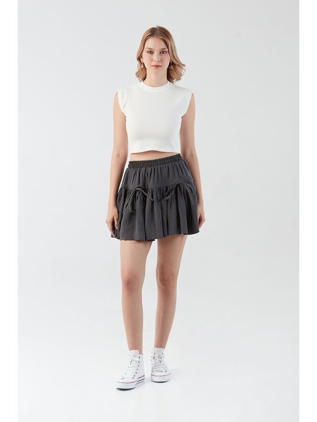 Antrasit Kurdele Detaylı Fırfırlı Şortlu Modal Etek-2