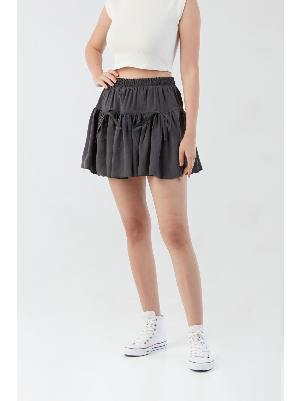 Antrasit Kurdele Detaylı Fırfırlı Şortlu Modal Etek-3