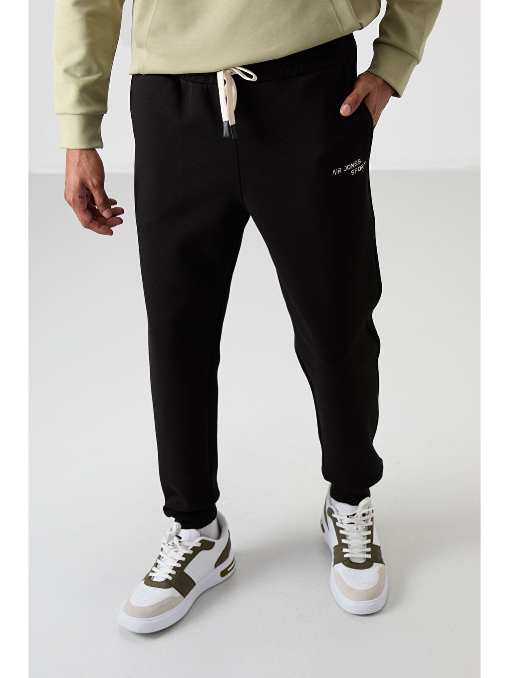 Siyah Pamuklu Kalın Yumuşak Dokulu Comfort Fit Nakışlı Erkek Eşofman Takım - 85255-3