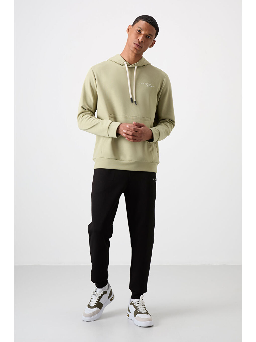 Siyah Pamuklu Kalın Yumuşak Dokulu Comfort Fit Nakışlı Erkek Eşofman Takım - 85255-4