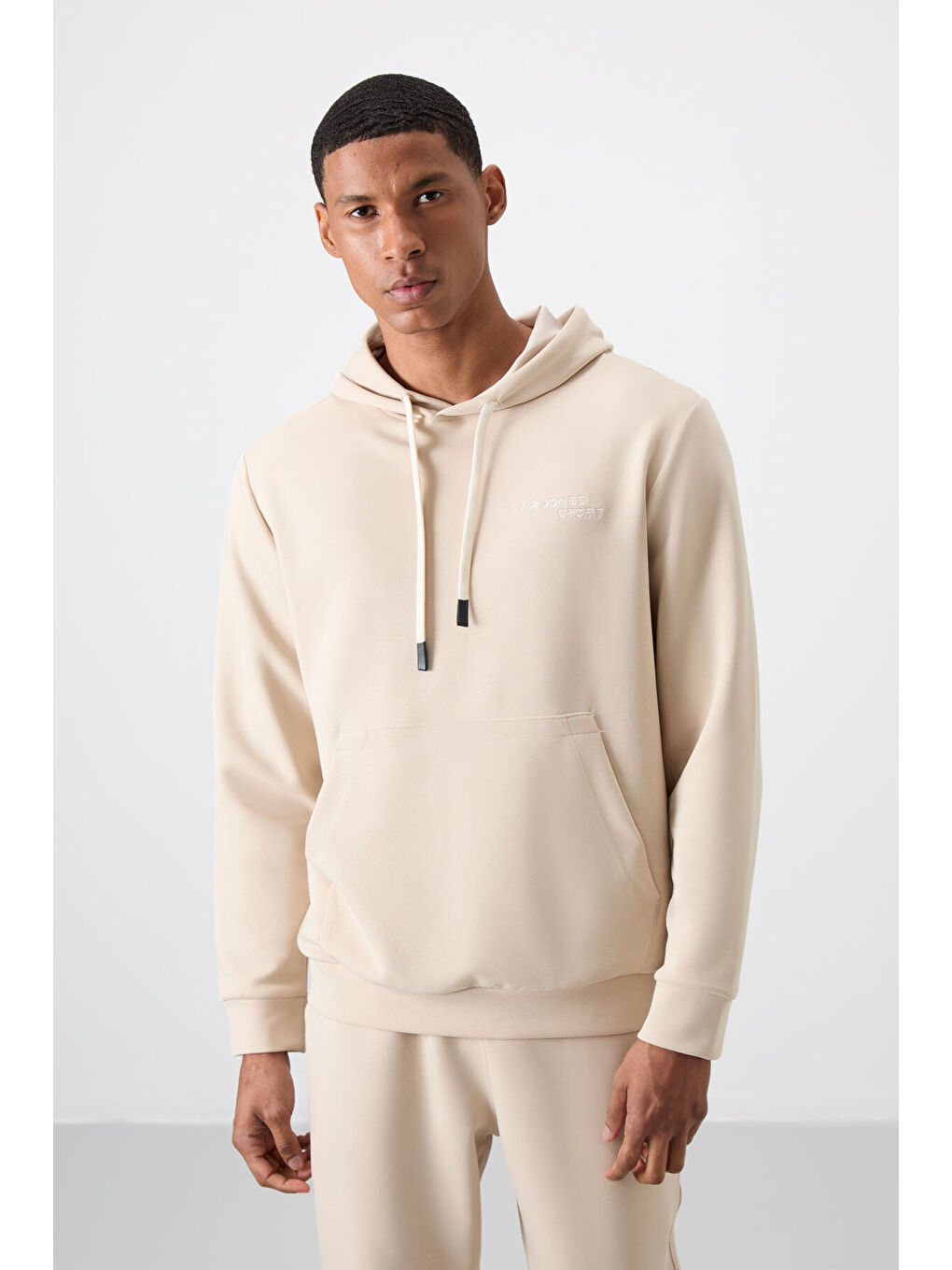 Bej Pamuklu Kalın Yumuşak Dokulu Comfort Fit Nakışlı Erkek Eşofman Takım - 85255-1