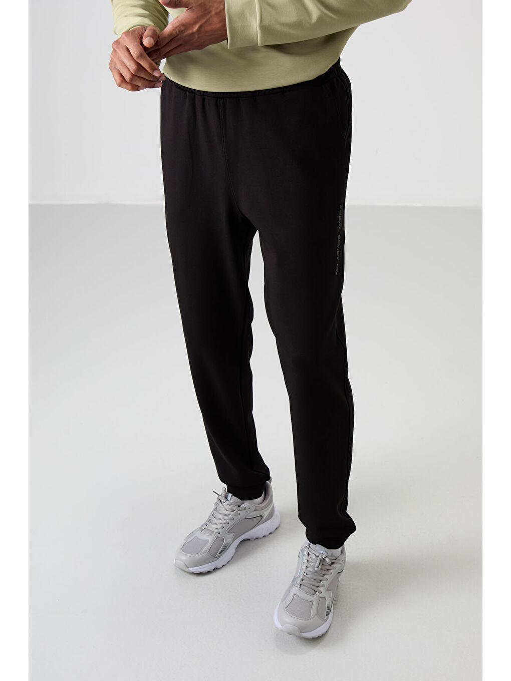 Siyah Pamuklu Kalın Yumuşak Dokulu Comfort Fit Baskılı Erkek Eşofman Takım - 85253-2