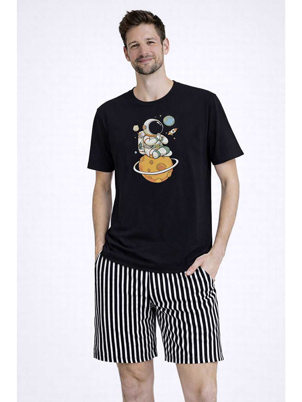 Siyah Erkek Pamuklu Kısa Üst Baskılı Cepli Şort Pijama Takımı-1