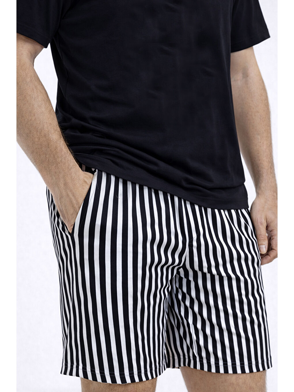 Siyah Erkek Pamuklu Kısa Üst Baskılı Cepli Şort Pijama Takımı-2