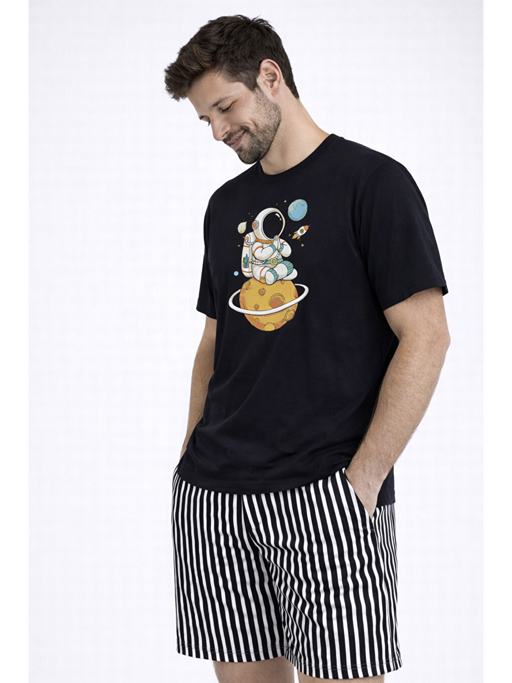 Siyah Erkek Pamuklu Kısa Üst Baskılı Cepli Şort Pijama Takımı-4