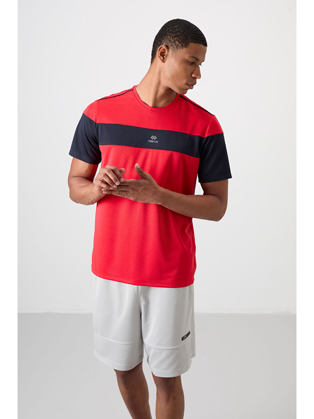 Kırmızı Polyester Nefes Alan Dokulu İnce Esnek Standart Fit Erkek Performans Tişört - 88396-4