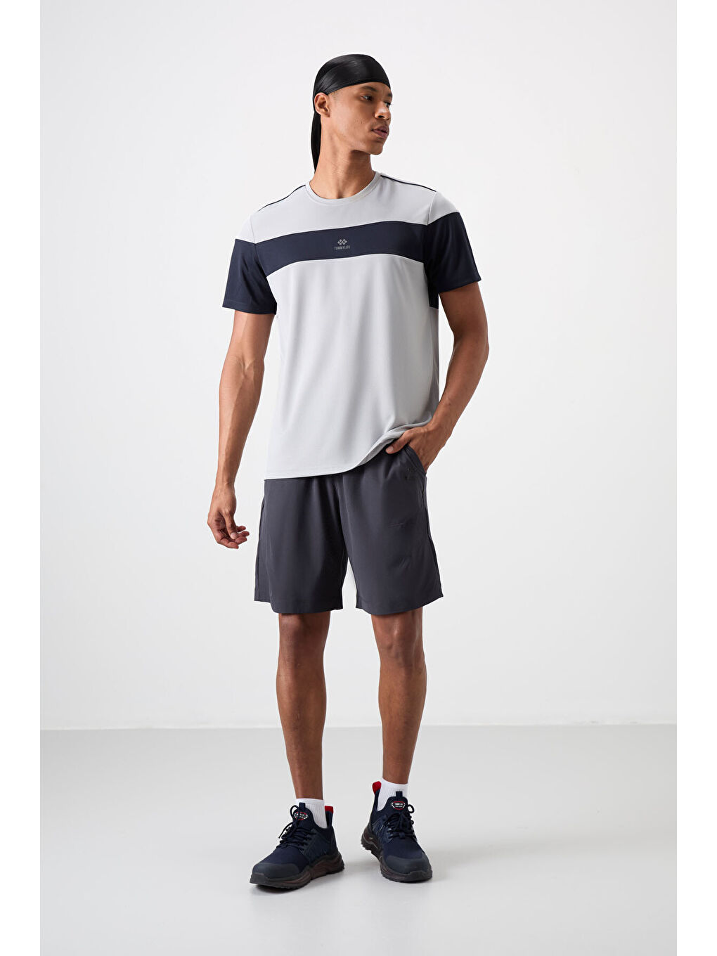 Gri Polyester Nefes Alan Dokulu İnce Esnek Standart Fit Erkek Performans Tişört - 88396-2