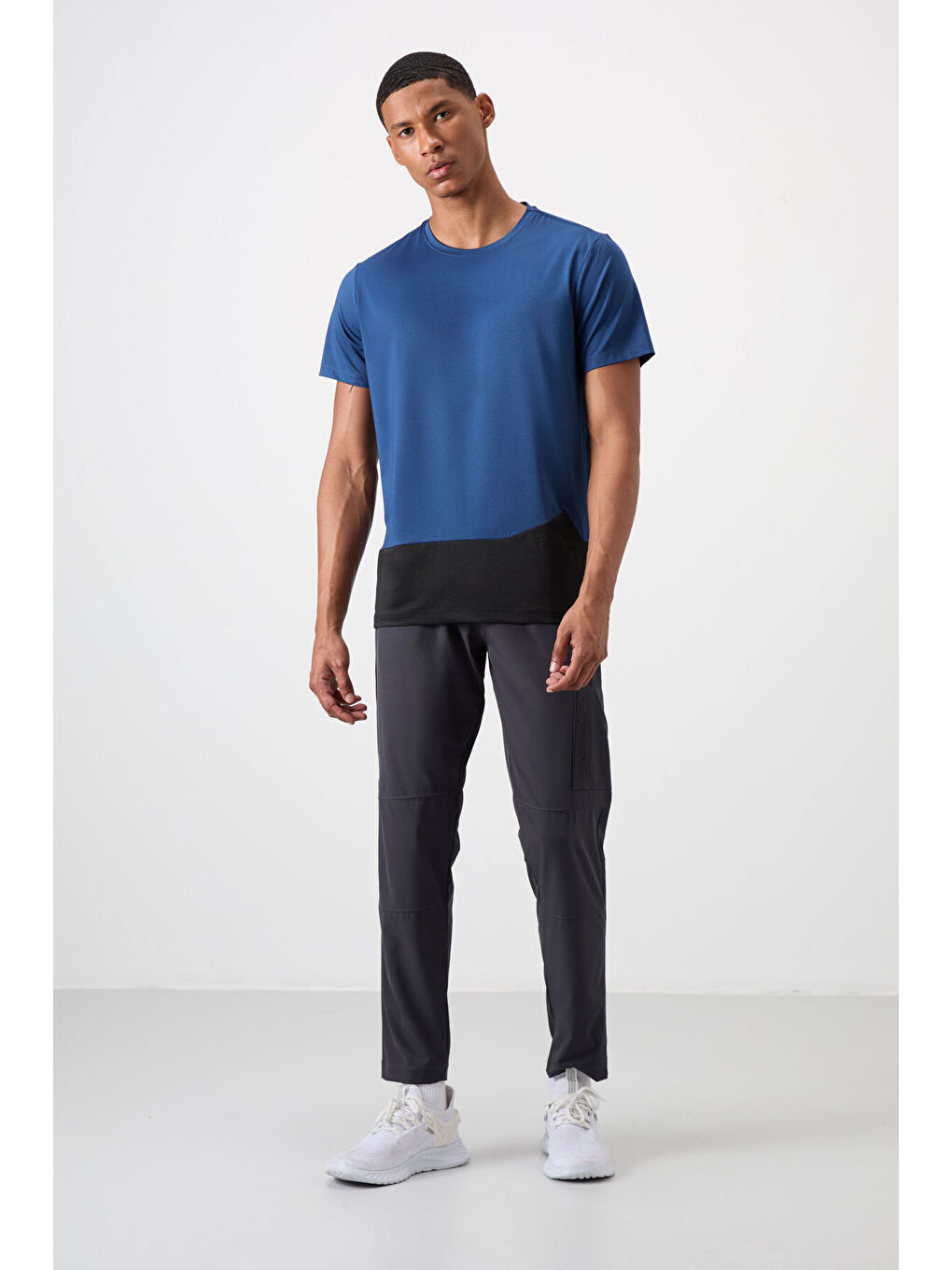 Mavi Parlament Polyester Nefes Alan Dokulu İnce Esnek Standart Fit Erkek Performans Tişört - 88383-1