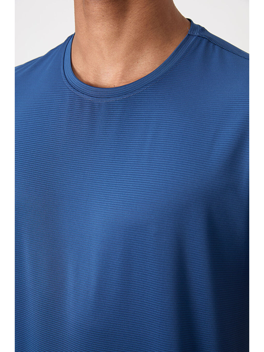 Mavi Parlament Polyester Nefes Alan Dokulu İnce Esnek Standart Fit Erkek Performans Tişört - 88383-2