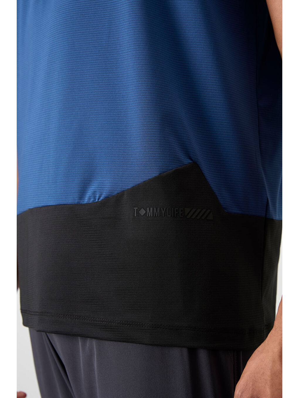 Mavi Parlament Polyester Nefes Alan Dokulu İnce Esnek Standart Fit Erkek Performans Tişört - 88383-3