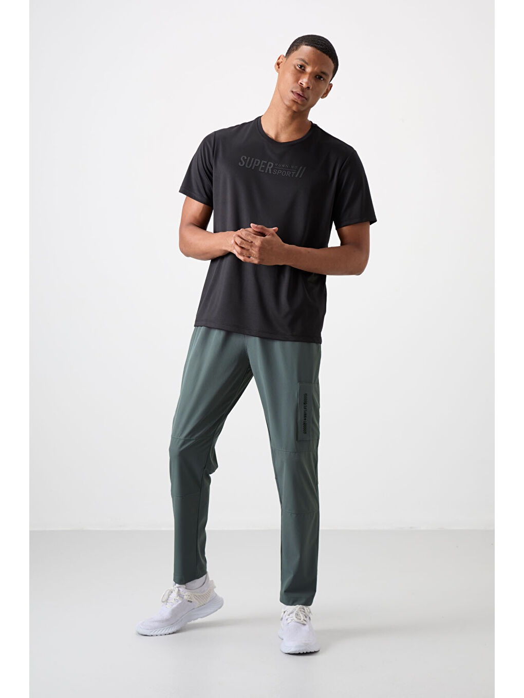 Siyah Polyester Nefes Alan Dokulu İnce Esnek Standart Fit Erkek Performans Tişört - 88385-2