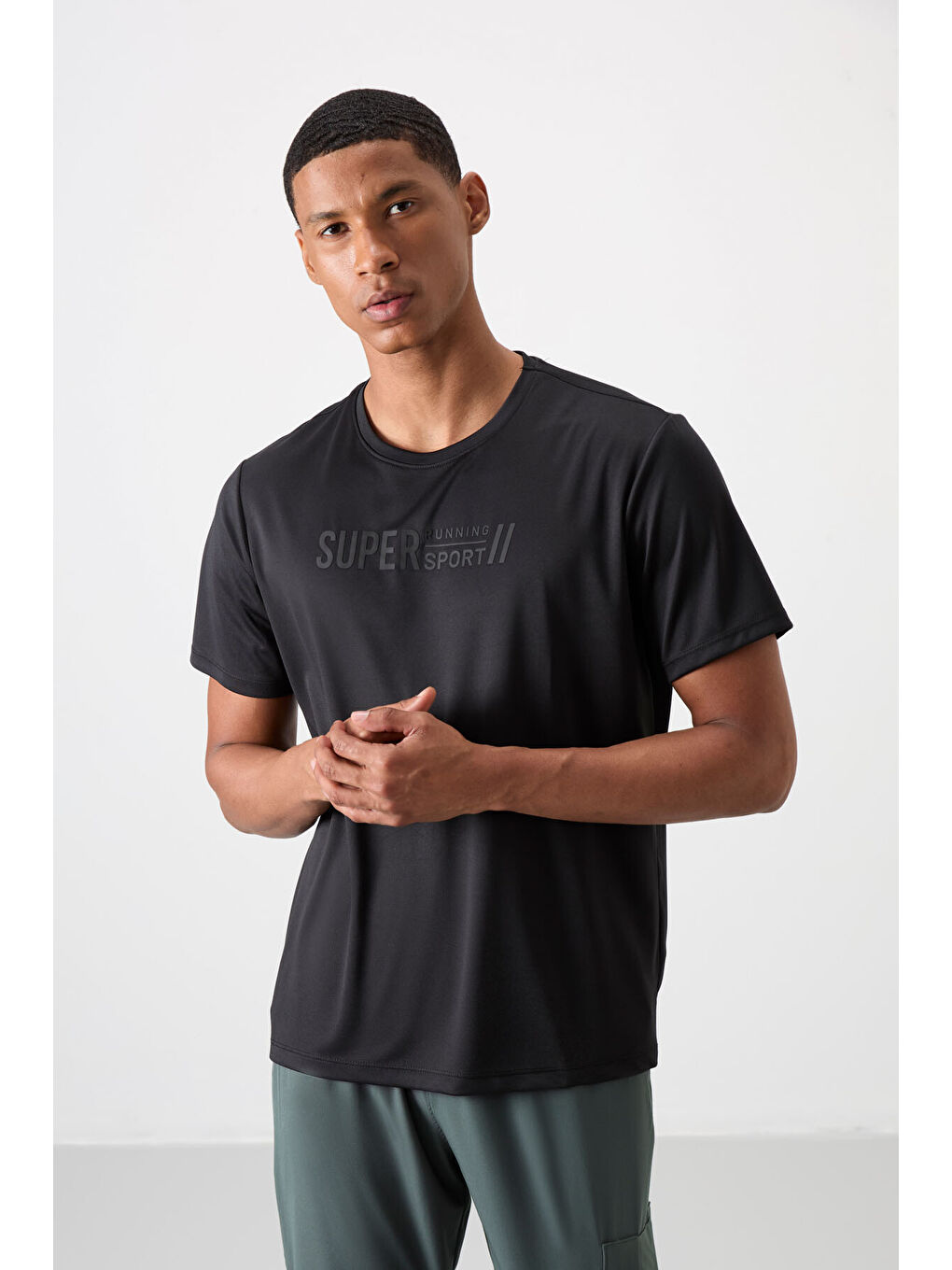 Siyah Polyester Nefes Alan Dokulu İnce Esnek Standart Fit Erkek Performans Tişört - 88385-3