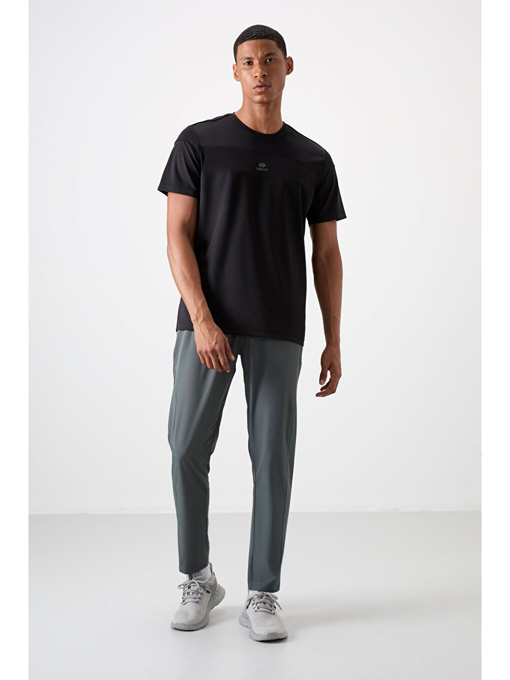 Siyah Polyester Nefes Alan Dokulu İnce Esnek Standart Fit Erkek Performans Tişört - 88396-1