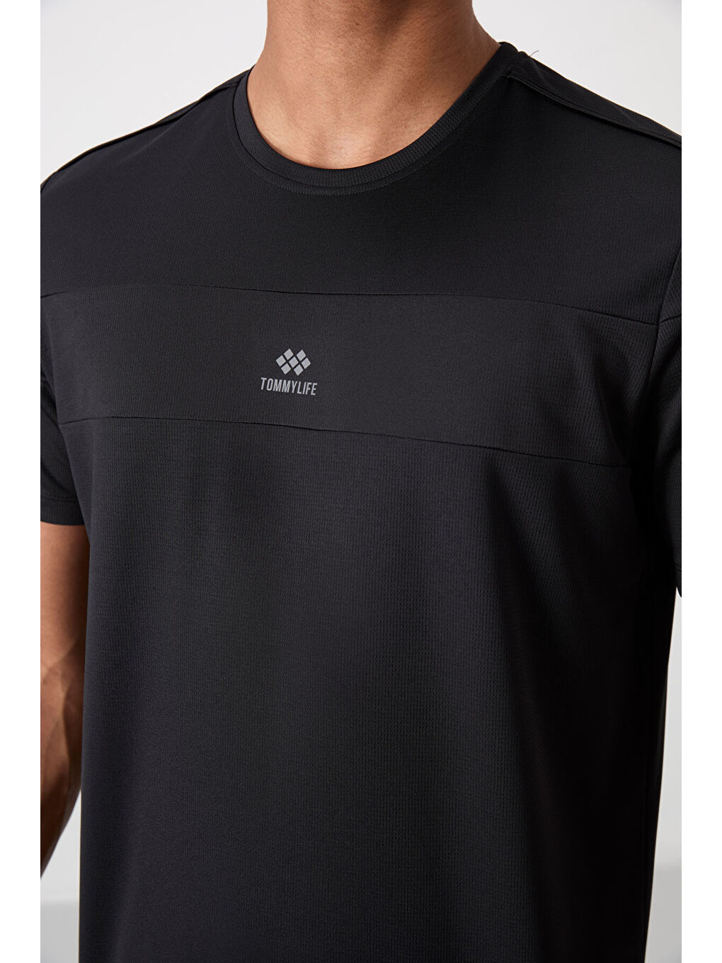 Siyah Polyester Nefes Alan Dokulu İnce Esnek Standart Fit Erkek Performans Tişört - 88396-2