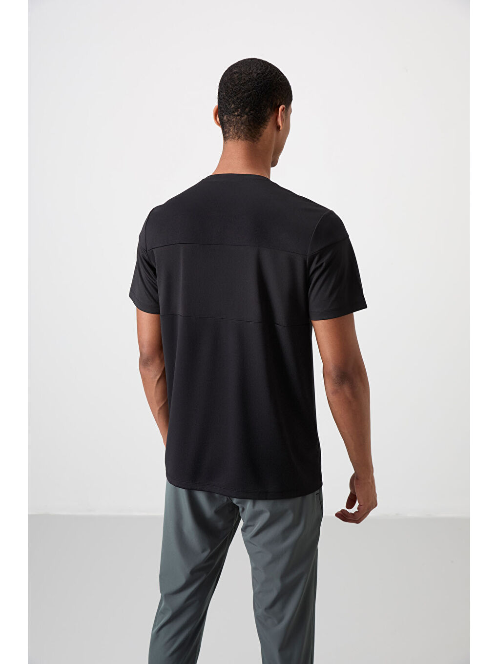 Siyah Polyester Nefes Alan Dokulu İnce Esnek Standart Fit Erkek Performans Tişört - 88396-4