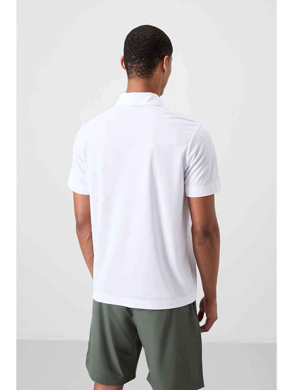 Beyaz Polyester Nefes Alan Dokulu İnce Esnek Standart Fit Polo Yaka Erkek Performans Tişört - 88393-4
