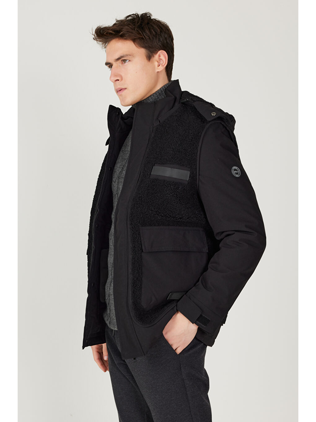 Erkek Siyah Standart Fit Normal Kesim Rüzgar Geçirmez Termometreli Sıcak Tutan Kapüşonlu Mont Kaban-2