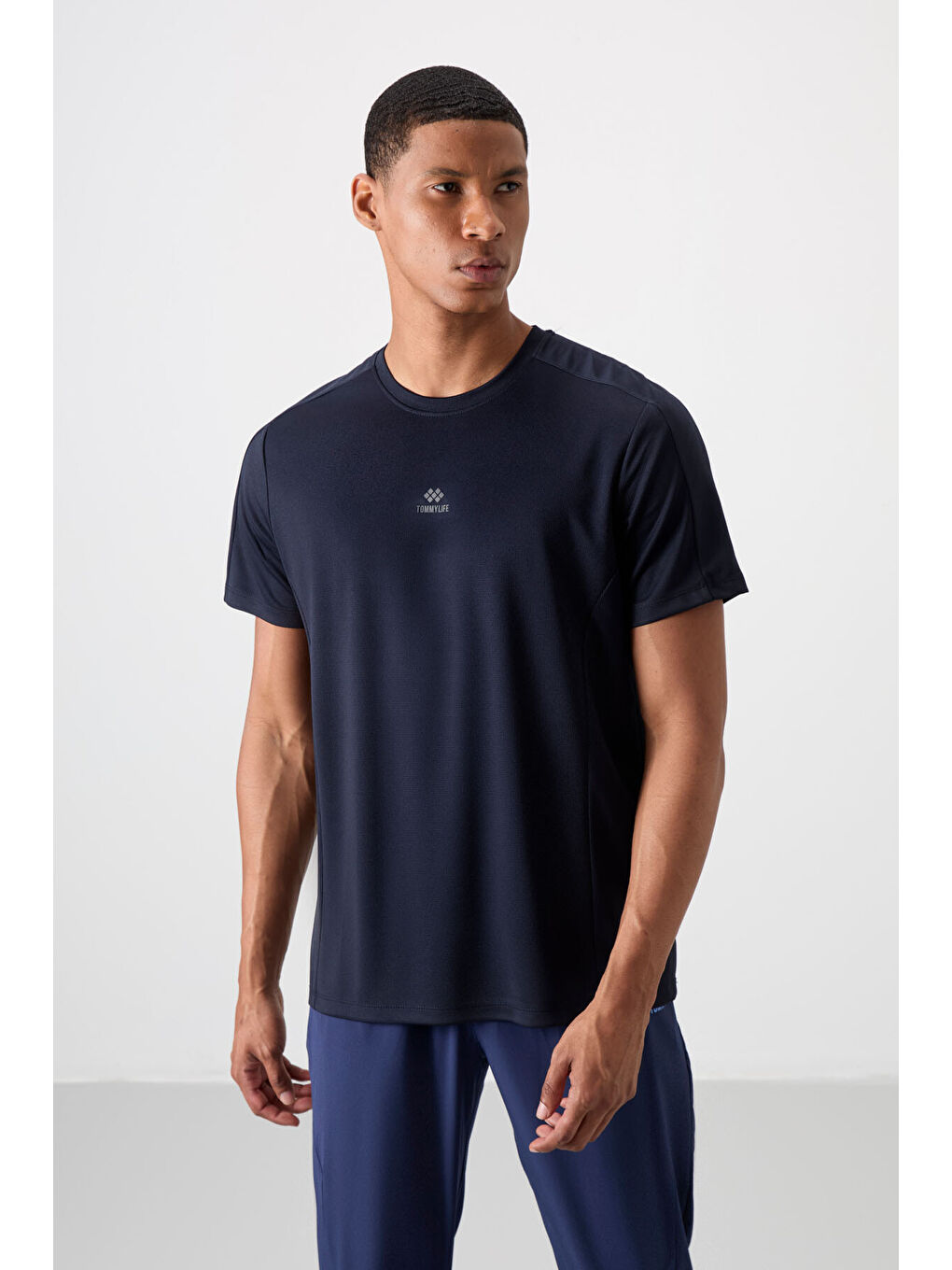 Lacivert Polyester Nefes Alan Dokulu İnce Esnek Standart Fit Erkek Performans Tişört - 88390