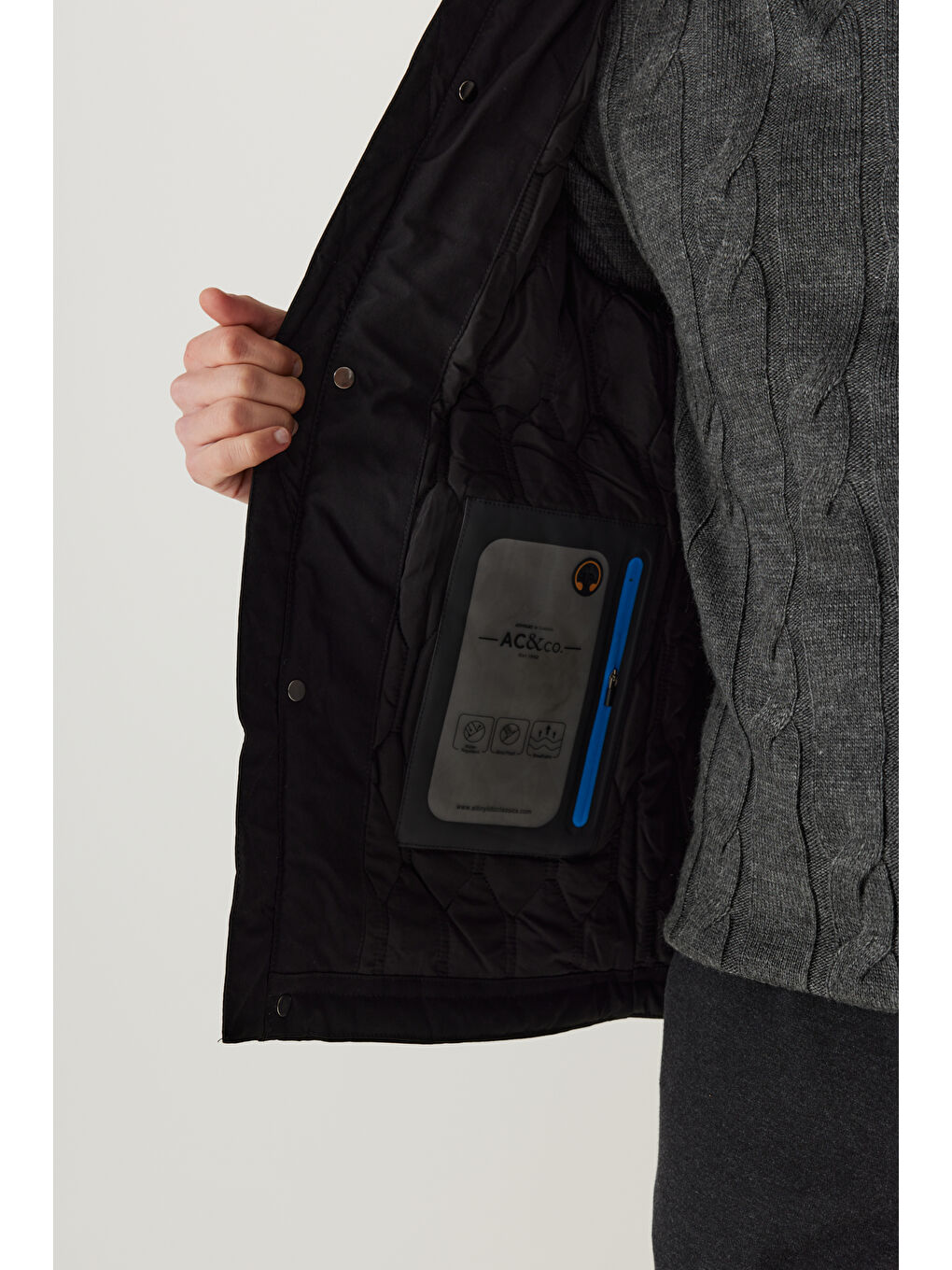 Erkek Siyah Standart Fit Normal Kesim Rüzgar Geçirmez Termometreli Sıcak Tutan Kapüşonlu Mont Kaban-4