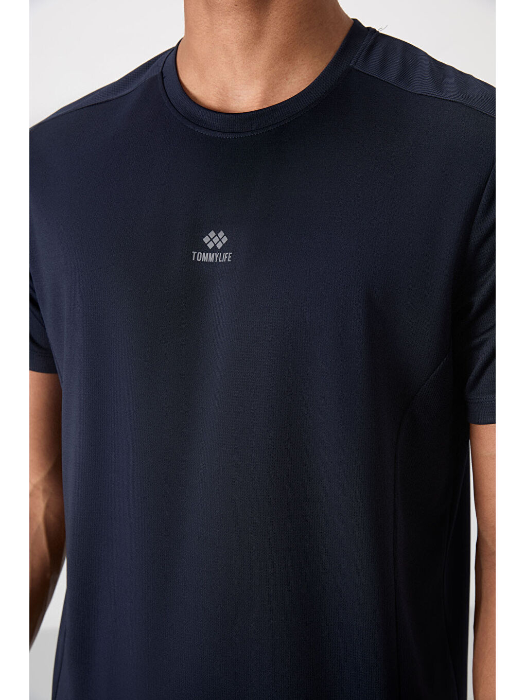 Lacivert Polyester Nefes Alan Dokulu İnce Esnek Standart Fit Erkek Performans Tişört - 88390-2