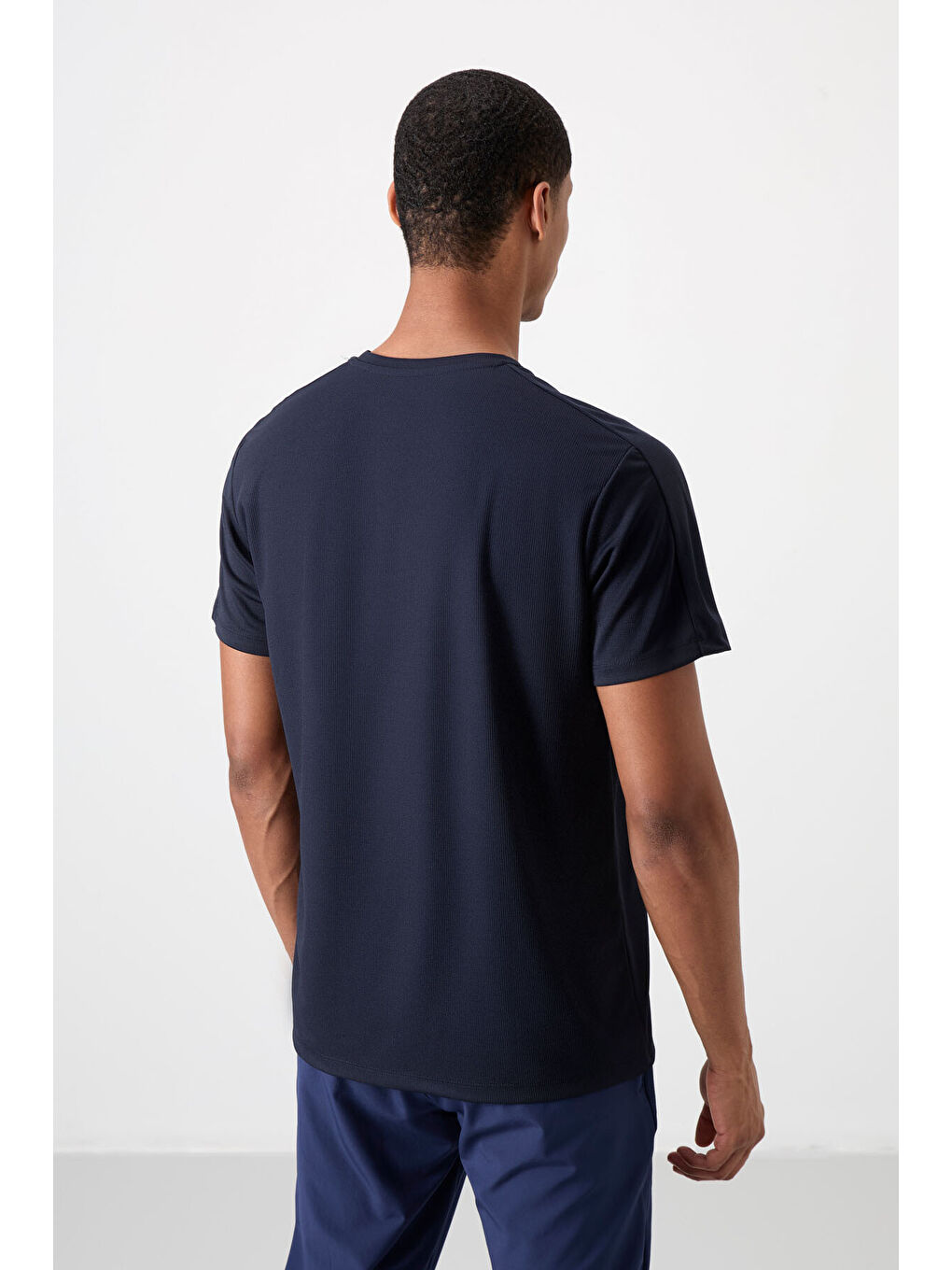 Lacivert Polyester Nefes Alan Dokulu İnce Esnek Standart Fit Erkek Performans Tişört - 88390-4