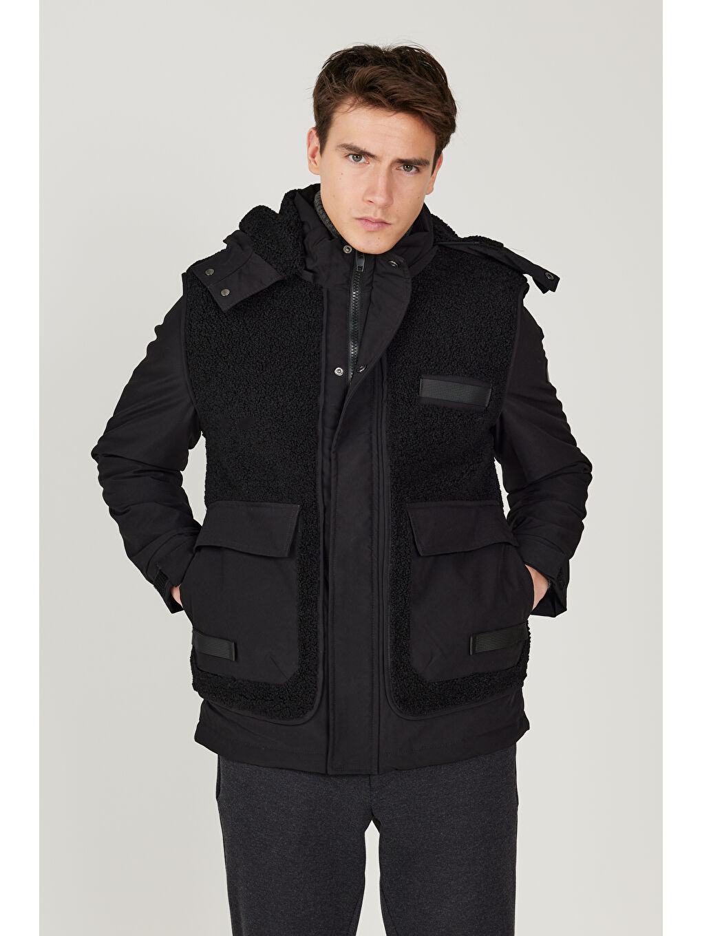 Erkek Siyah Standart Fit Normal Kesim Rüzgar Geçirmez Termometreli Sıcak Tutan Kapüşonlu Mont Kaban-5