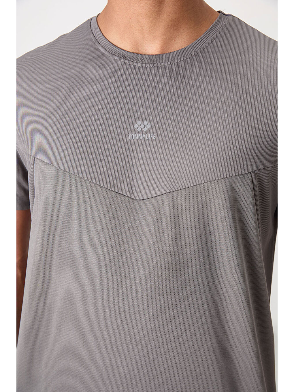 Koyu Gri Polyester Nefes Alan Dokulu İnce Esnek Standart Fit Erkek Performans Tişört - 88391-1