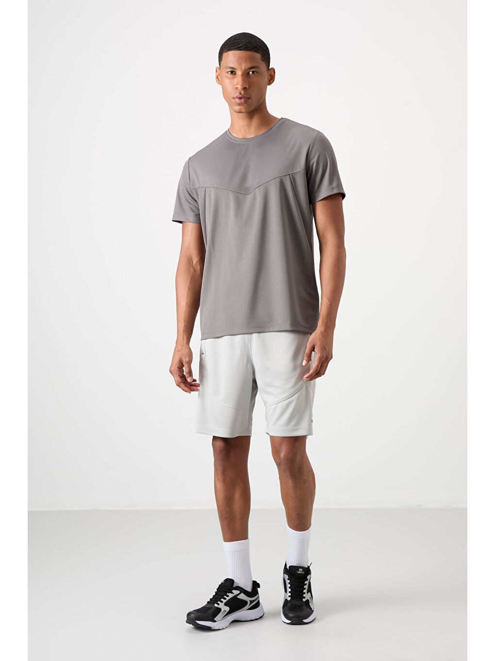 Koyu Gri Polyester Nefes Alan Dokulu İnce Esnek Standart Fit Erkek Performans Tişört - 88391-2