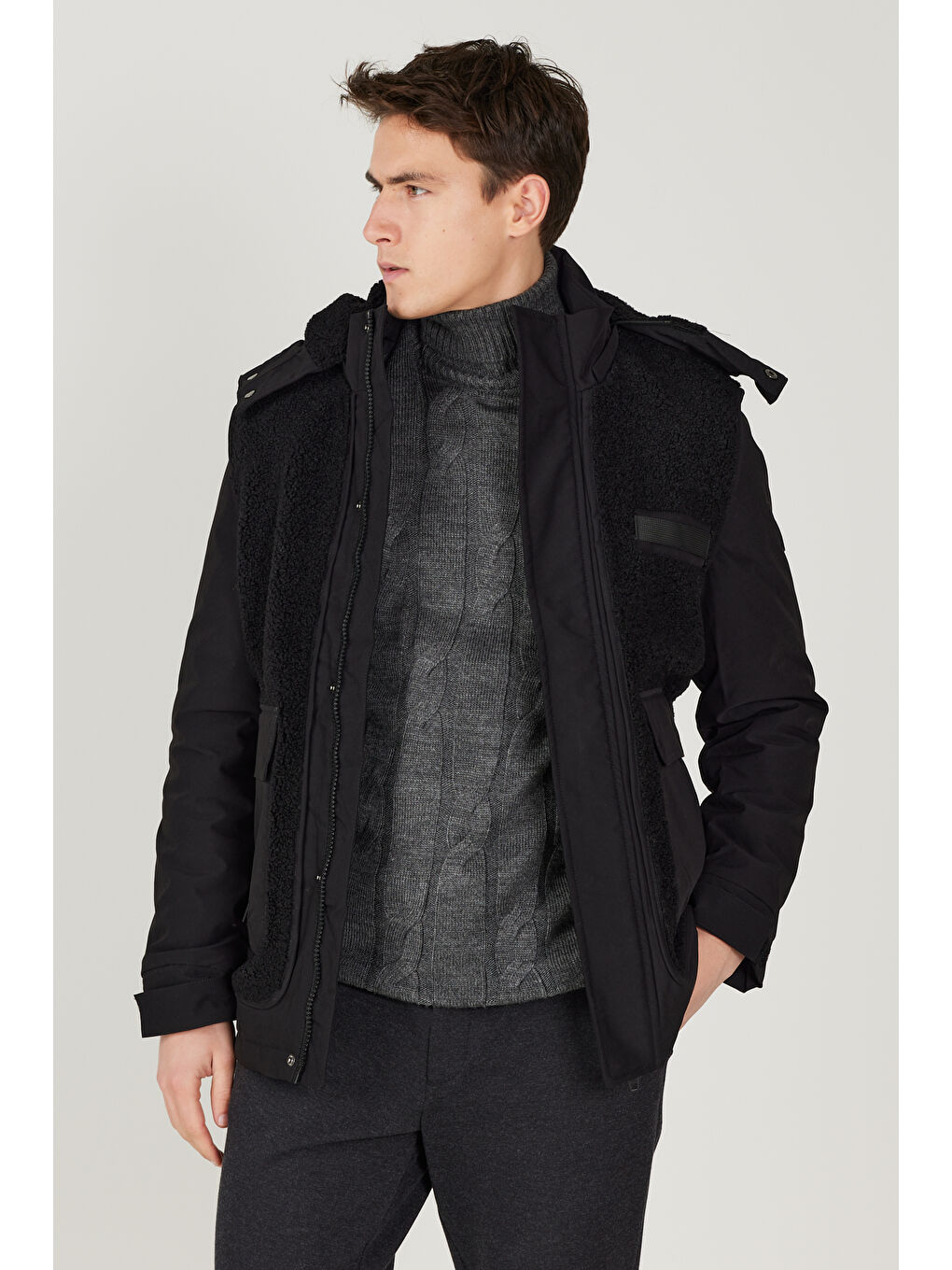 Erkek Siyah Standart Fit Normal Kesim Rüzgar Geçirmez Termometreli Sıcak Tutan Kapüşonlu Mont Kaban-6