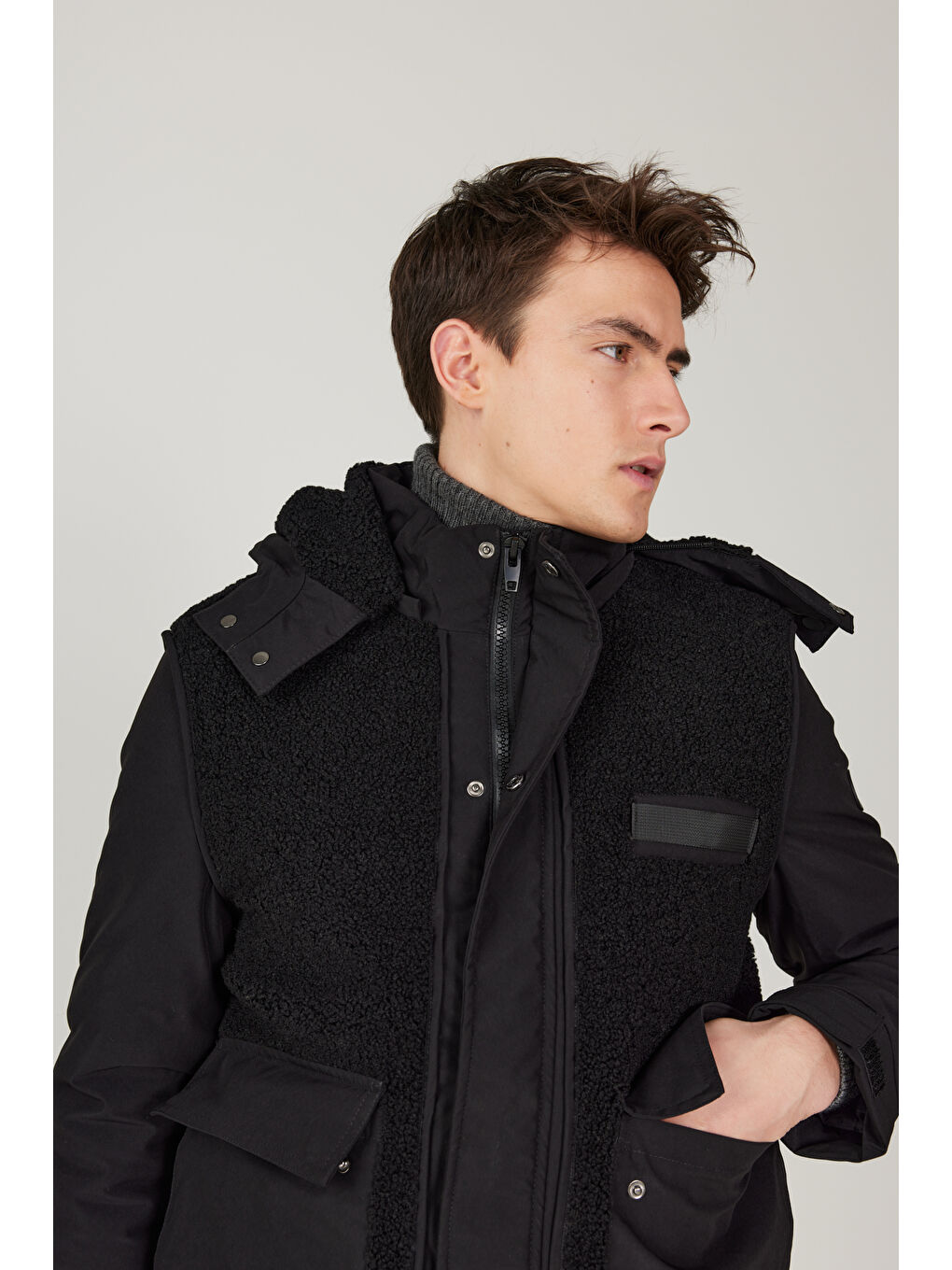 Erkek Siyah Standart Fit Normal Kesim Rüzgar Geçirmez Termometreli Sıcak Tutan Kapüşonlu Mont Kaban-8