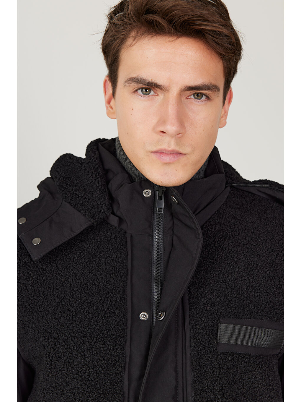 Erkek Siyah Standart Fit Normal Kesim Rüzgar Geçirmez Termometreli Sıcak Tutan Kapüşonlu Mont Kaban-9