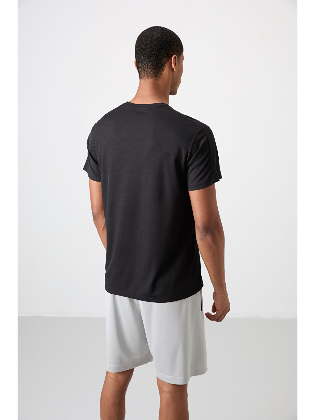 Siyah Polyester Nefes Alan Dokulu İnce Esnek Standart Fit Erkek Performans Tişört - 88390-4