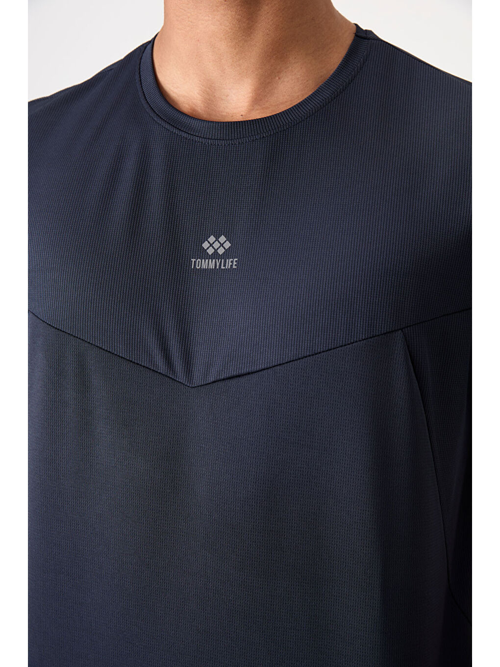 Lacivert Polyester Nefes Alan Dokulu İnce Esnek Standart Fit Erkek Performans Tişört - 88391-2