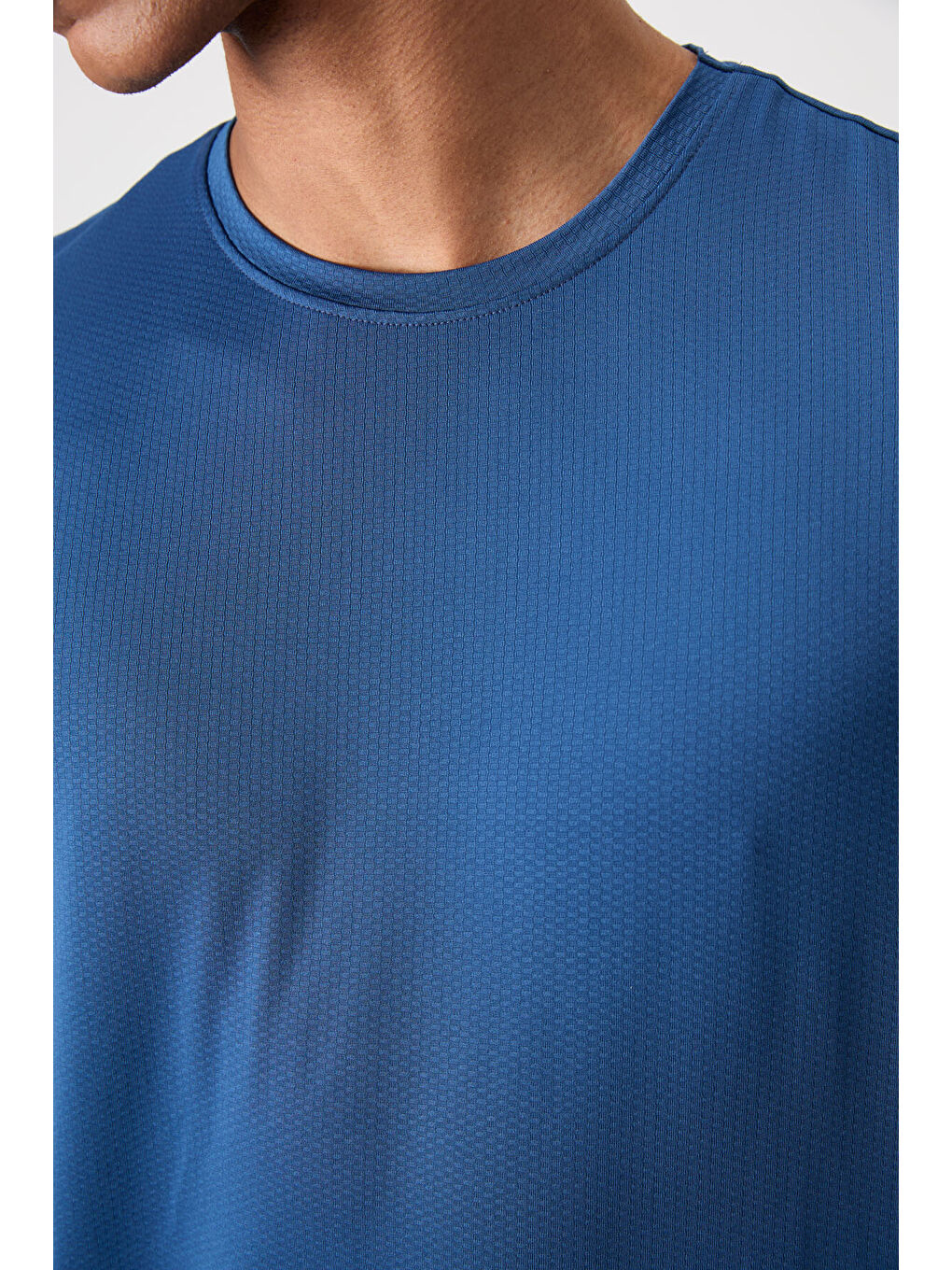 Mavi Parlament Polyester Nefes Alan Dokulu İnce Esnek Standart Fit Erkek Performans Tişört - 88388-2