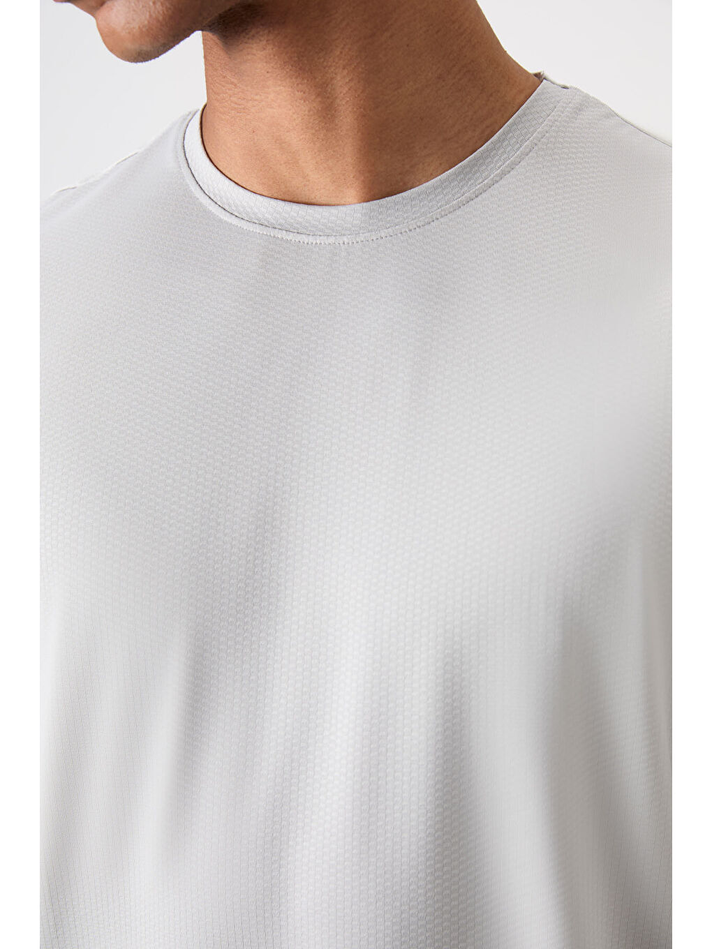 Bej Taş Polyester Nefes Alan Dokulu İnce Esnek Standart Fit Erkek Performans Tişört - 88388-2