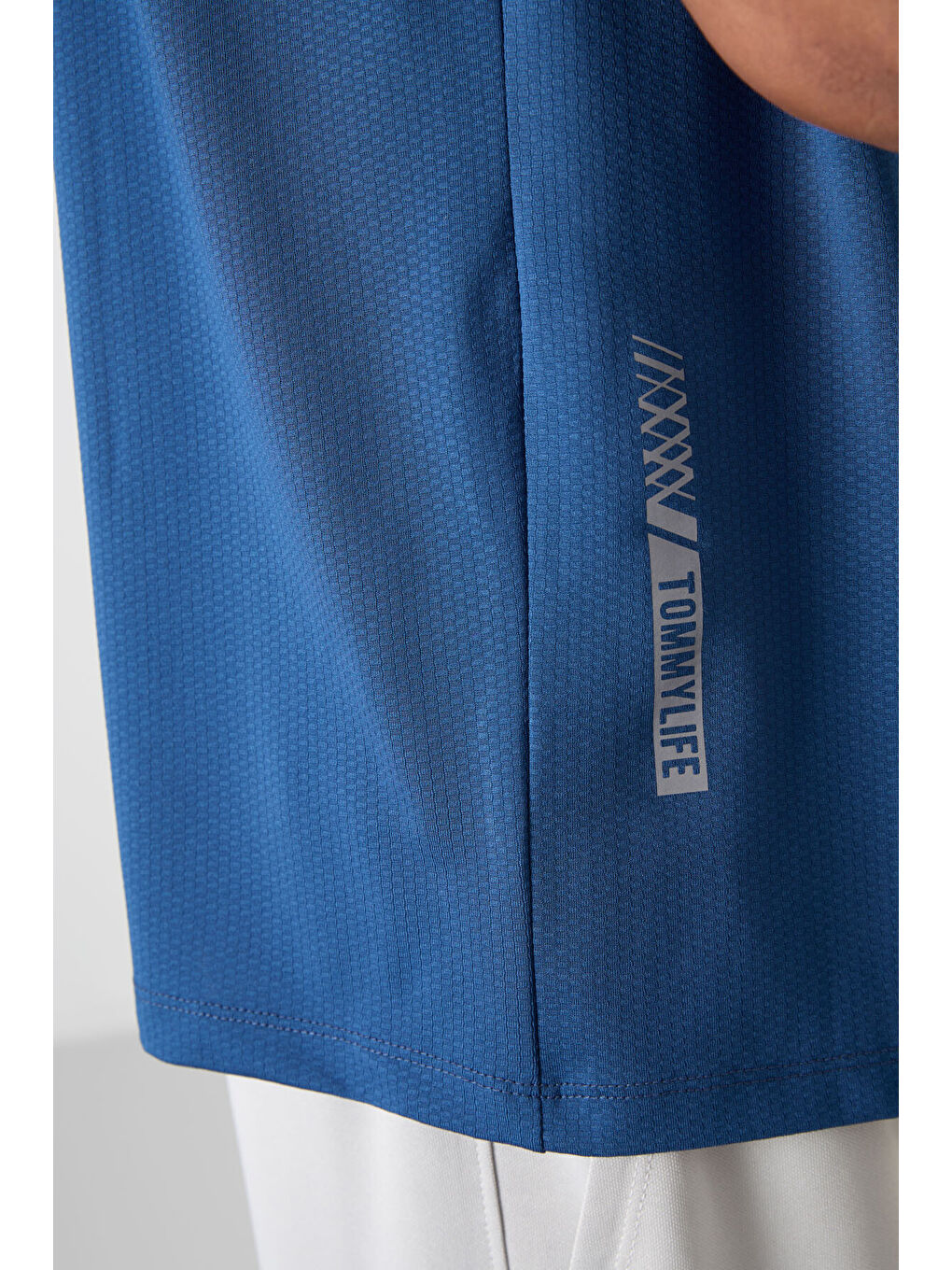 Mavi Parlament Polyester Nefes Alan Dokulu İnce Esnek Standart Fit Erkek Performans Tişört - 88388-4