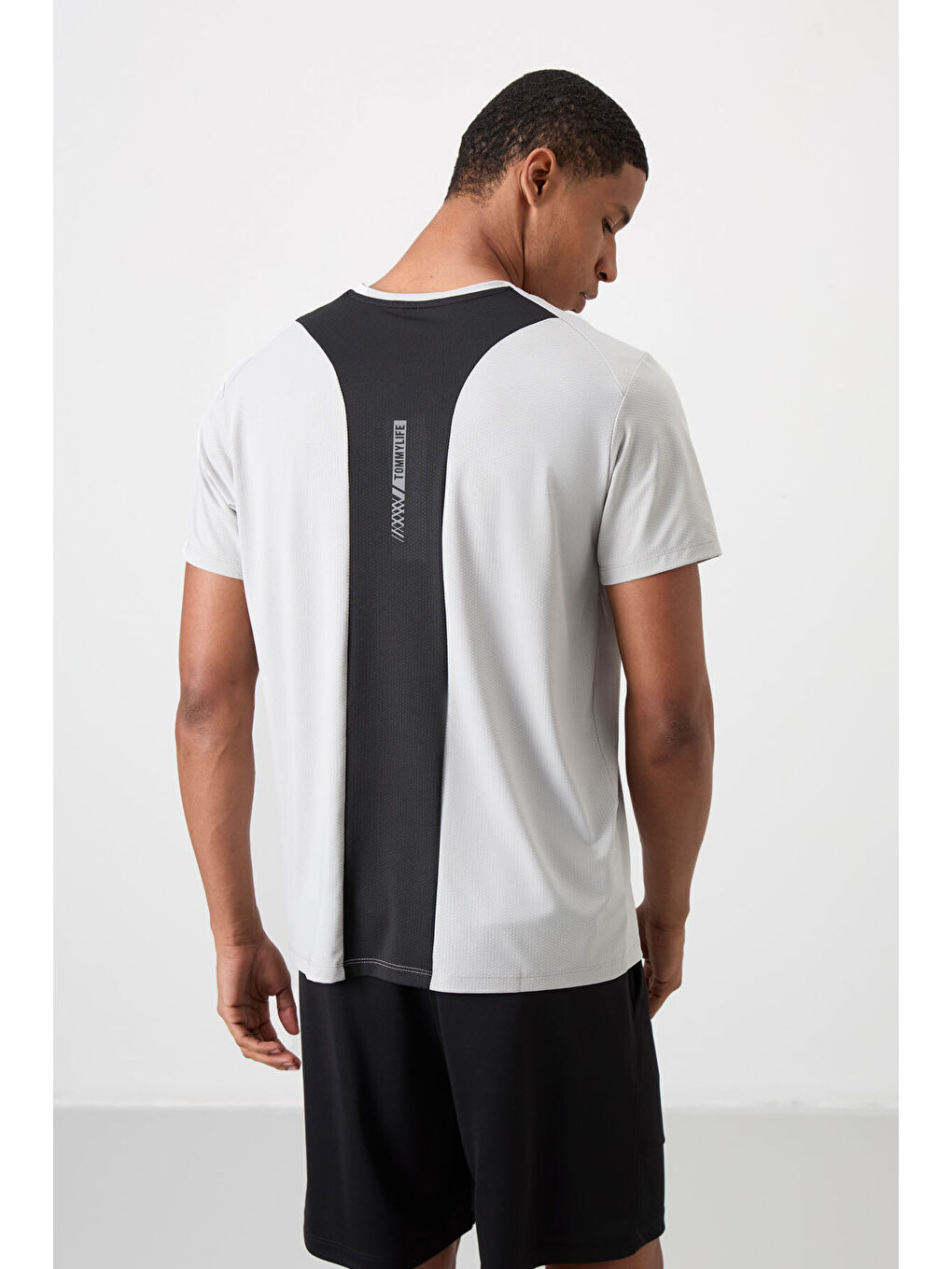 Bej Taş Polyester Nefes Alan Dokulu İnce Esnek Standart Fit Erkek Performans Tişört - 88387-4