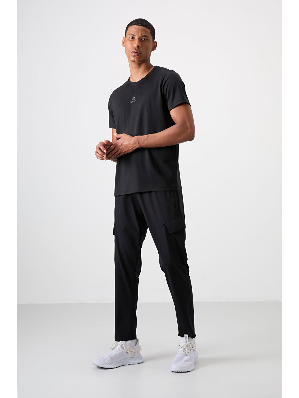 Siyah Polyester Nefes Alan Dokulu İnce Esnek Standart Fit Erkek Performans Tişört - 88387-1