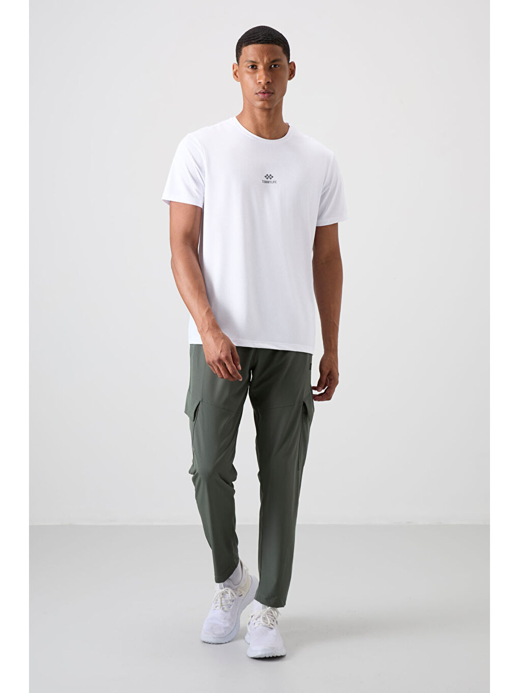 Beyaz Polyester Nefes Alan Dokulu İnce Esnek Standart Fit Erkek Performans Tişört - 88387-1