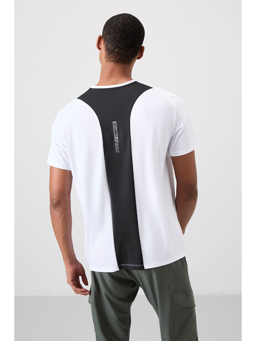 Beyaz Polyester Nefes Alan Dokulu İnce Esnek Standart Fit Erkek Performans Tişört - 88387-4