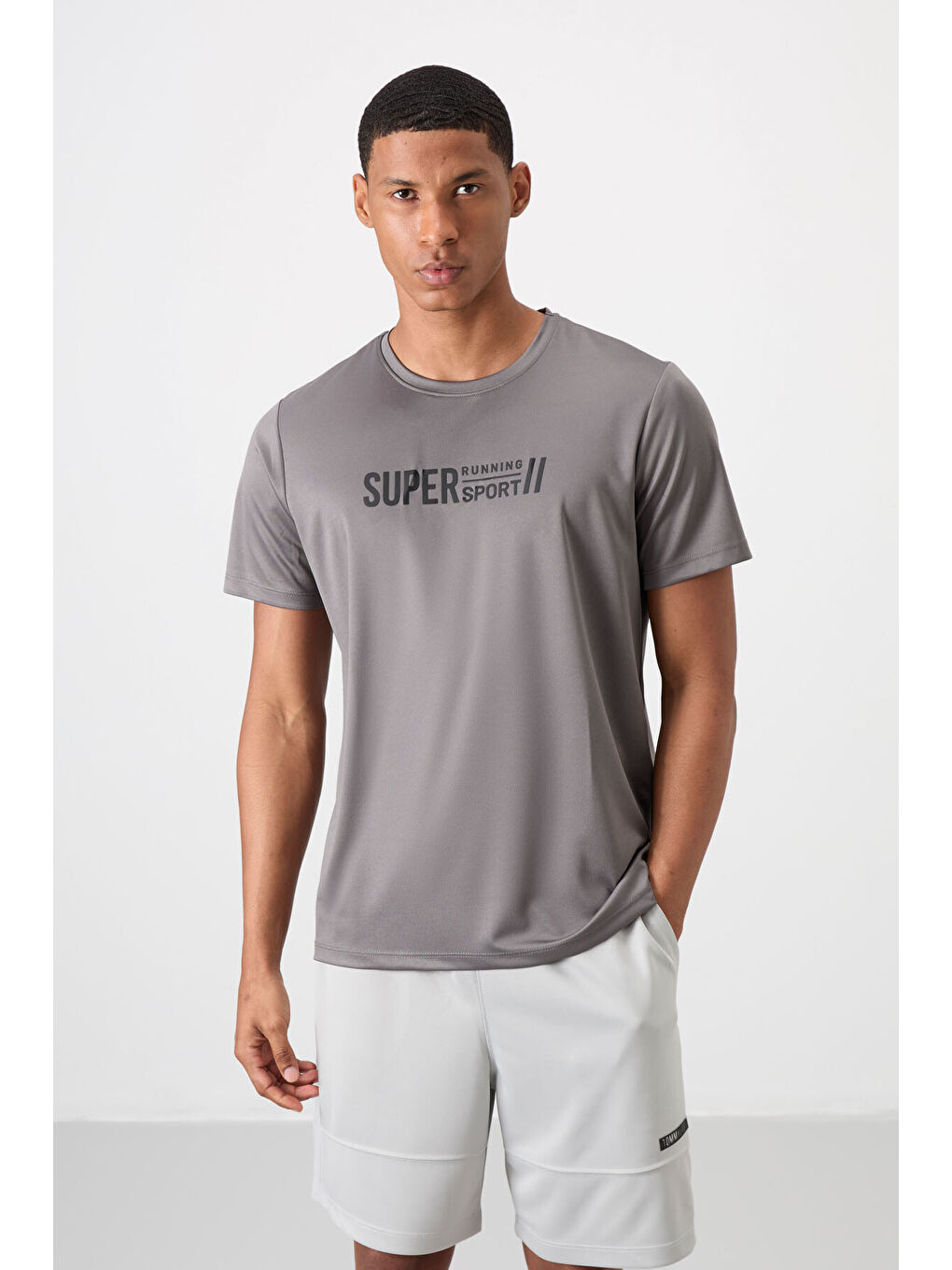 Koyu Gri Polyester Nefes Alan Dokulu İnce Esnek Standart Fit Erkek Performans Tişört - 88385