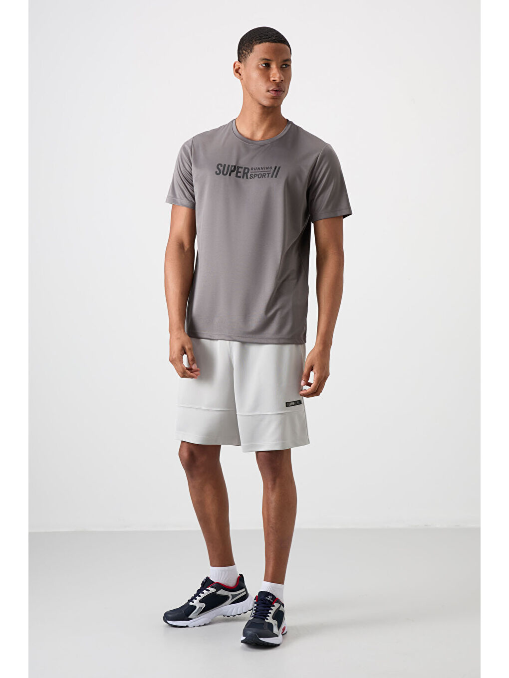 Koyu Gri Polyester Nefes Alan Dokulu İnce Esnek Standart Fit Erkek Performans Tişört - 88385-1