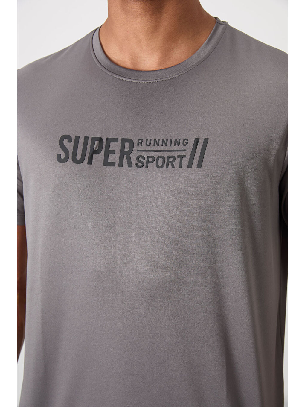 Koyu Gri Polyester Nefes Alan Dokulu İnce Esnek Standart Fit Erkek Performans Tişört - 88385-2