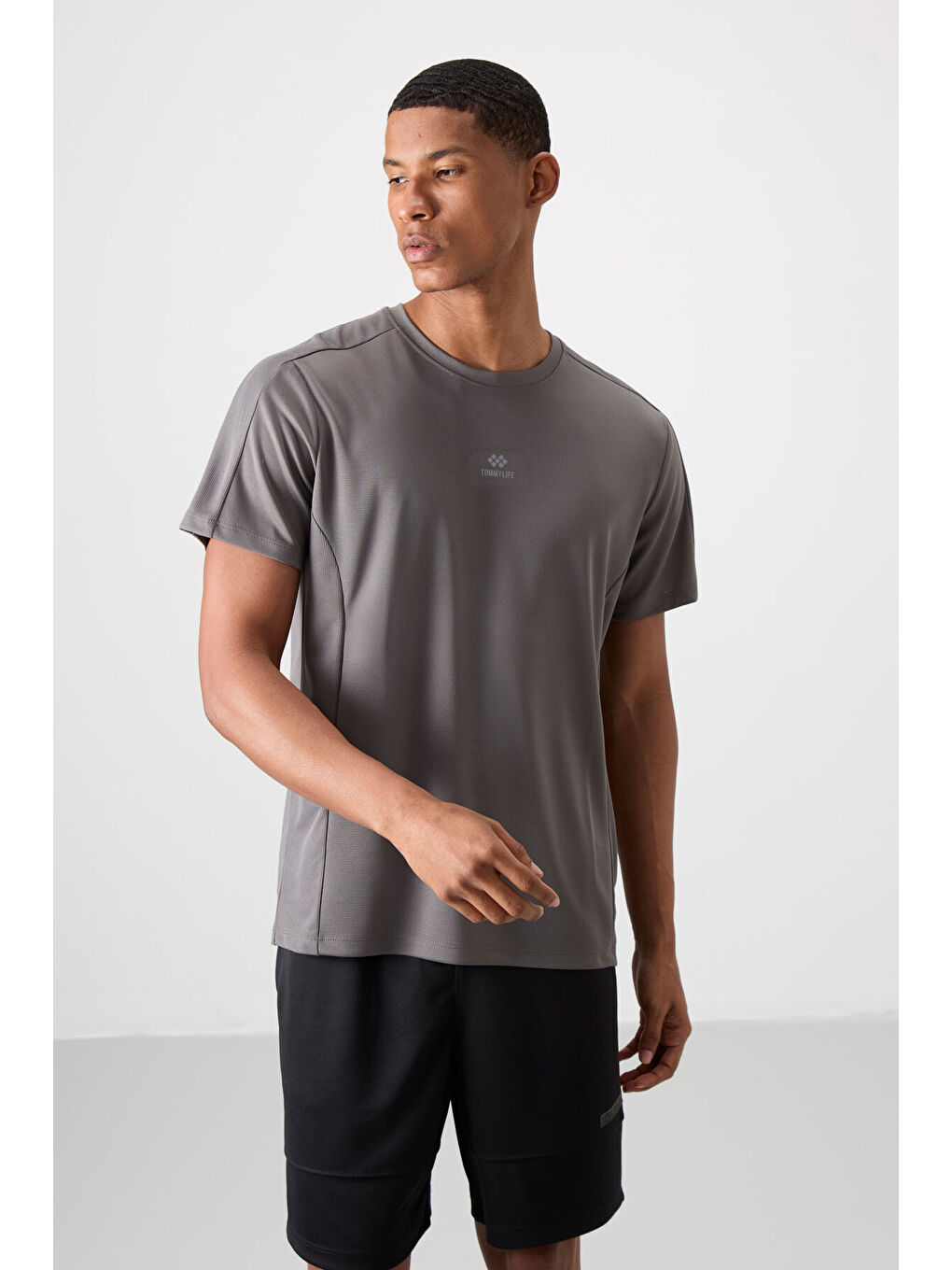 Koyu Gri Polyester Nefes Alan Dokulu İnce Esnek Standart Fit Erkek Performans Tişört - 88390-3