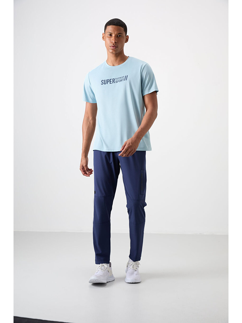 Açık Mavi Polyester Nefes Alan Dokulu İnce Esnek Standart Fit Erkek Performans Tişört - 88385-1