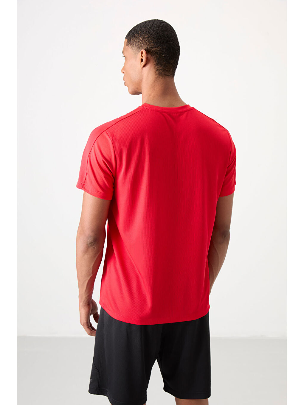 Kırmızı Polyester Nefes Alan Dokulu İnce Esnek Standart Fit Erkek Performans Tişört - 88390-4